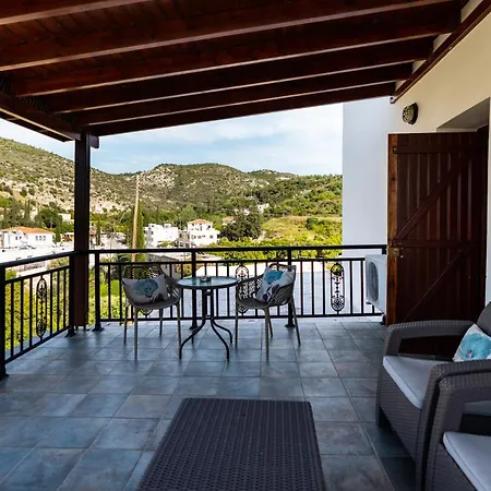 Apartament Steni Traditional